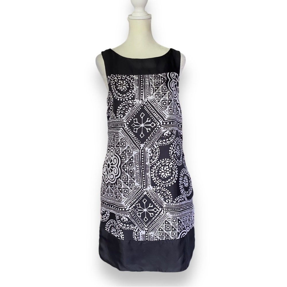 White House Black Market Black & White Silk Mosaic Print Shift Dress | Size 4